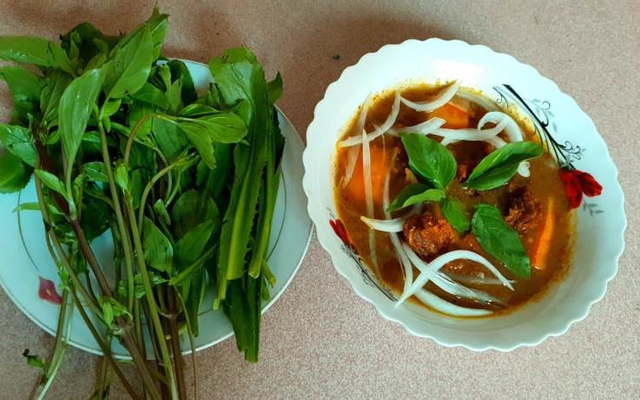 ruby-ca-vien-chien-nuoc-ep-phan-inh-phung