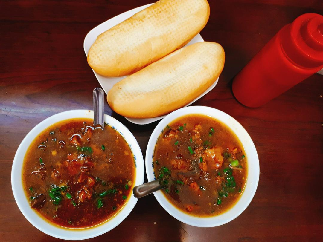 banh-mi-sot-vang-thuong