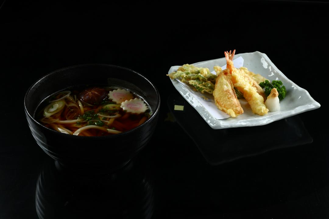 tempura-udon-mi-udon-soup-tom-tempura