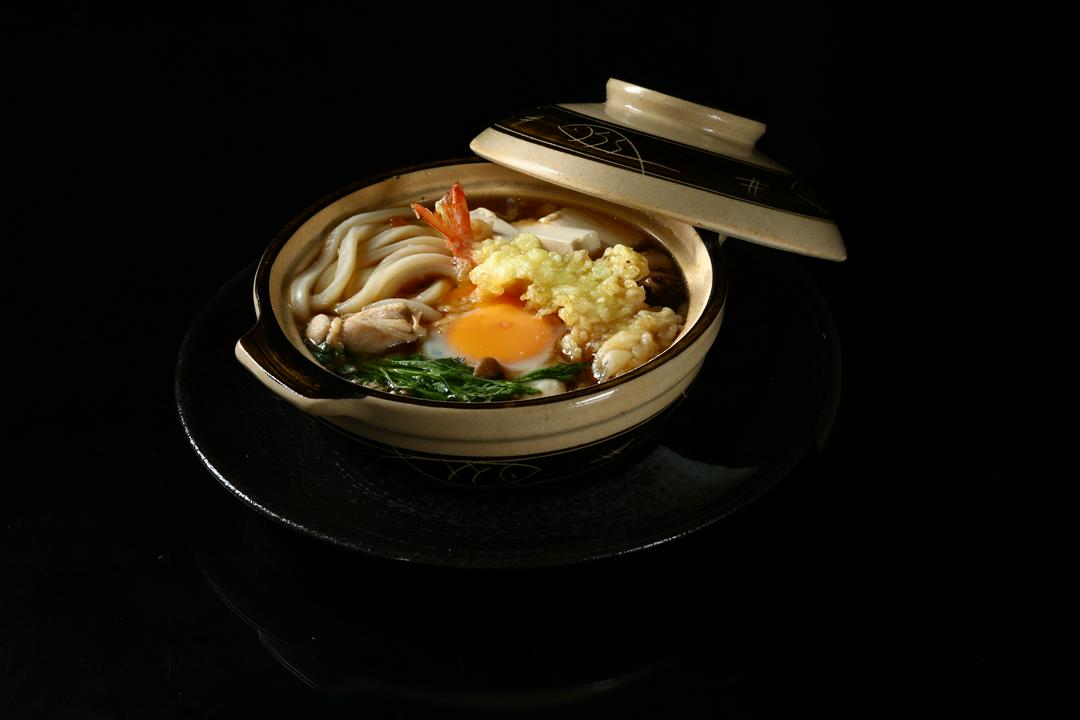 nabe-yaki-udon-mi-nabe-udon-tom-tempura-trung
