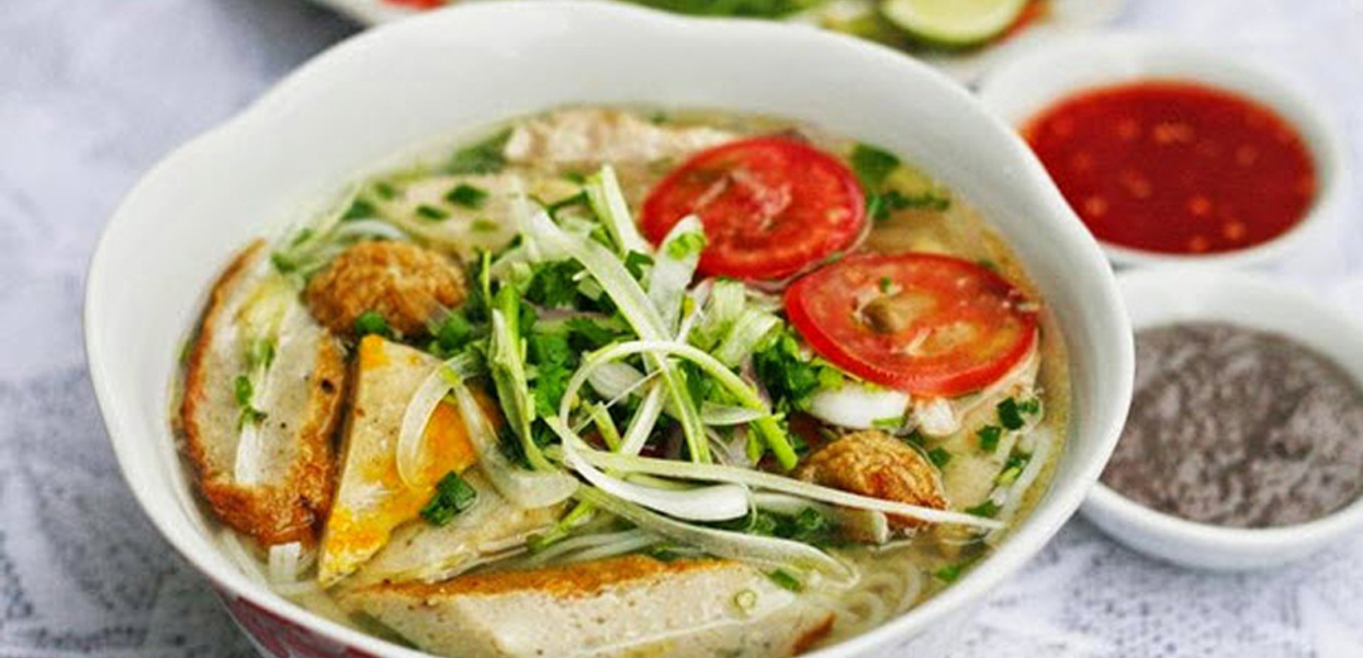 ngoc-tram-iii-nem-nuong-va-bun-ca-bach-ang