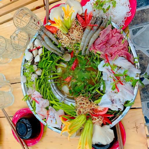 lau-hai-san-3-nguoi-an