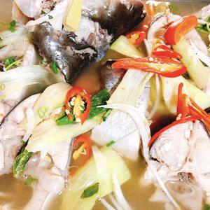 com-ca-hu-nau-canh-chua