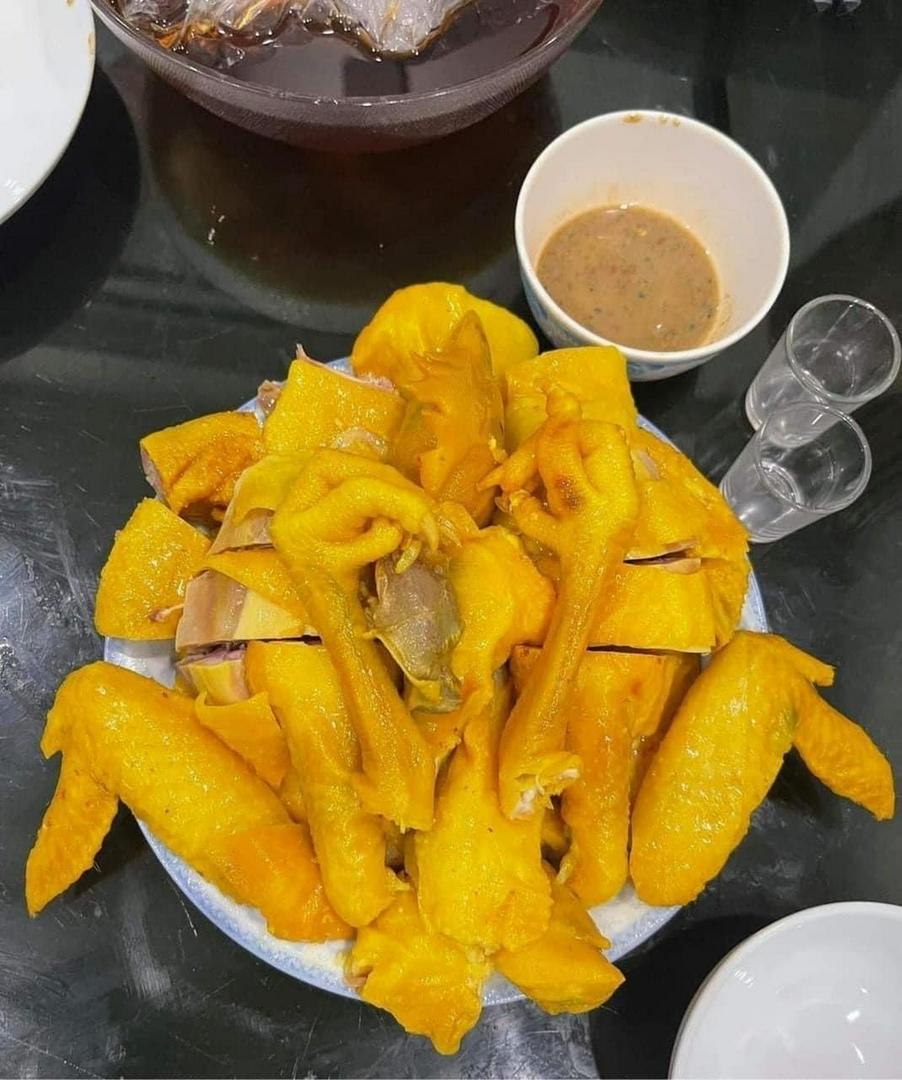 ga-u-muoi-nguyen-con-au-canh-chan-ay-u-chat-san-lam-nong