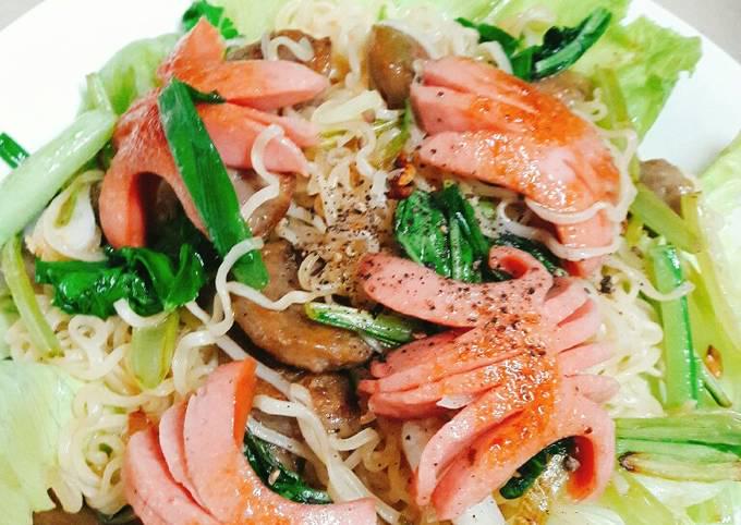 mi-y-xao-bo-xuc-xich