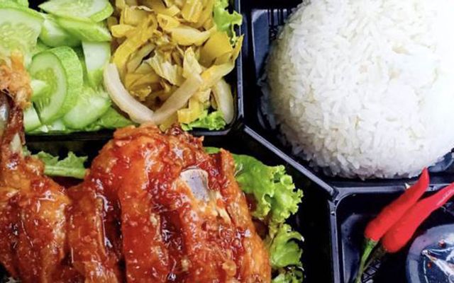 com-ga-me-bi-pham-ngoc-thach