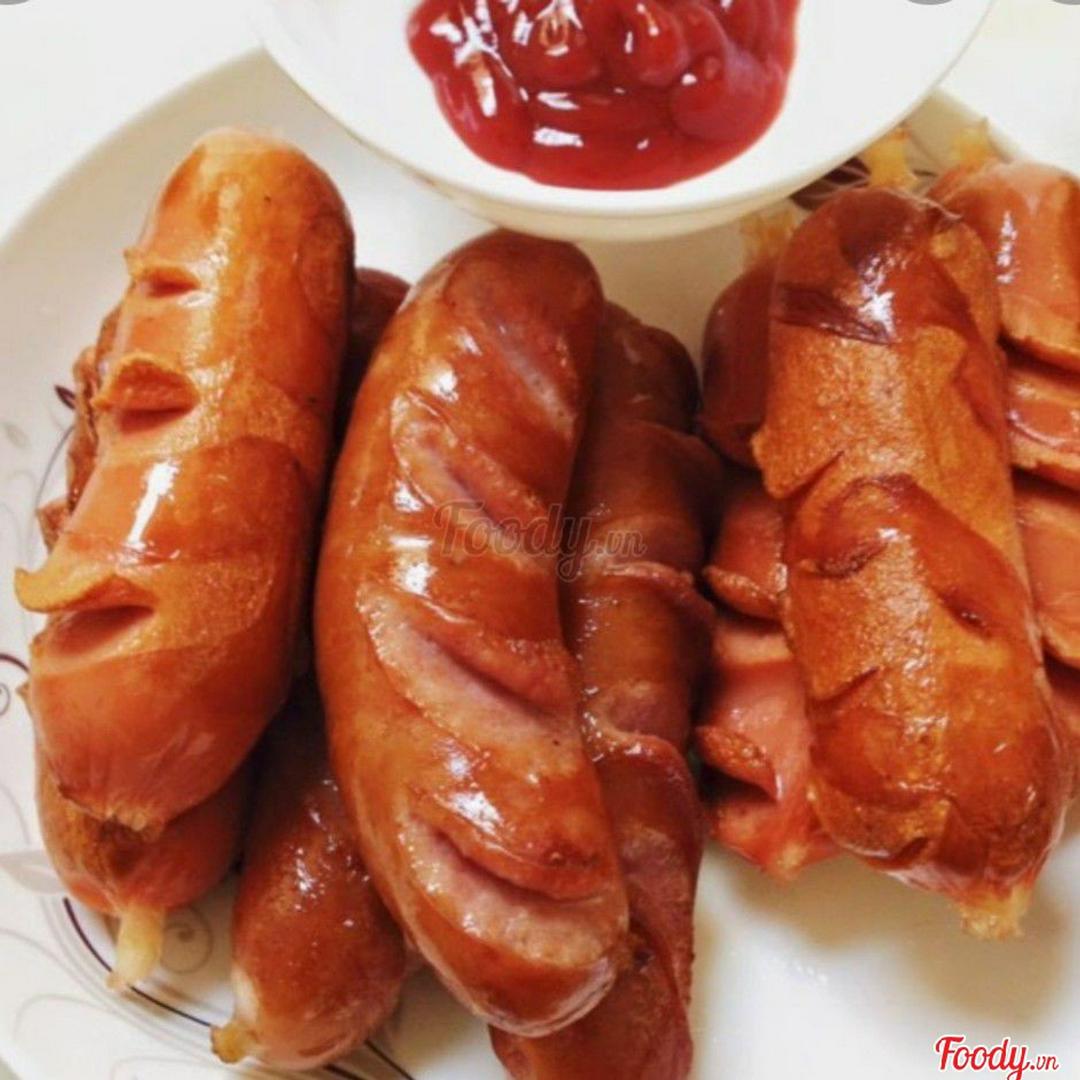 xuc-xich-1-phan-3-cay