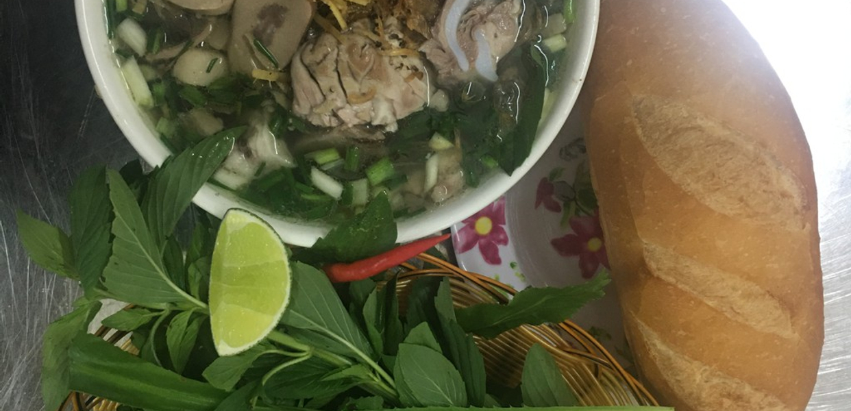 mak-banh-hoi-long-heo-huyet-chung-pham-van-hai