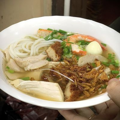 banh-canh-ay-u-co-suon-non