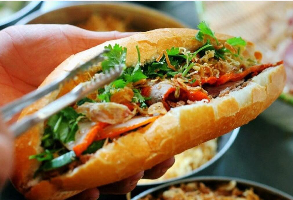 banh-my-cha-ca-nong