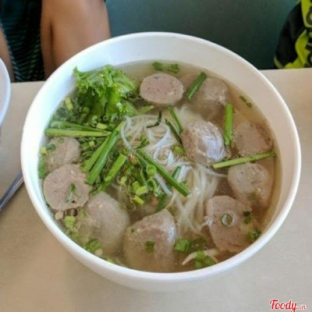 pho-bo-vien-a-bao-gom-hop-dung-cu-an-uong