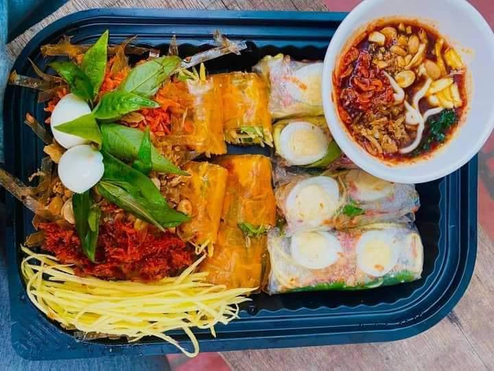 banh-trang-cuon-sot-me-bo