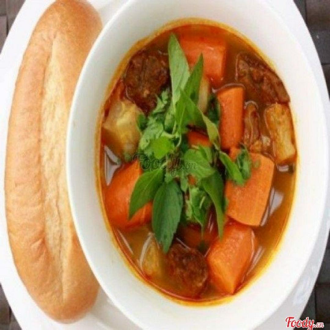 banh-mi-bo-kho-a-bao-gom-hop-dung-cu-an-uong
