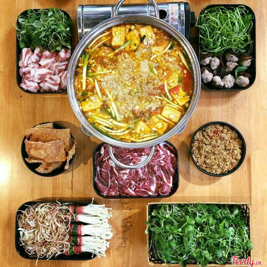 lau-rieu-cua-suon-sun-bap-bo-noi-nho