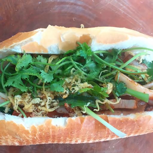 banh-mi-thap-cam