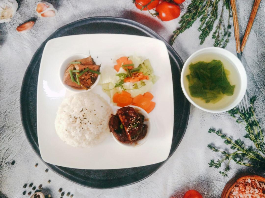 new-moi-set-5-com-phan-thap-cam