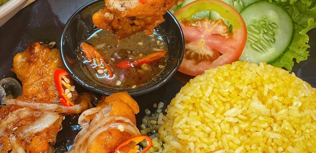 a-ton-com-nha-va-mi-tron-xa-xiu-le-binh