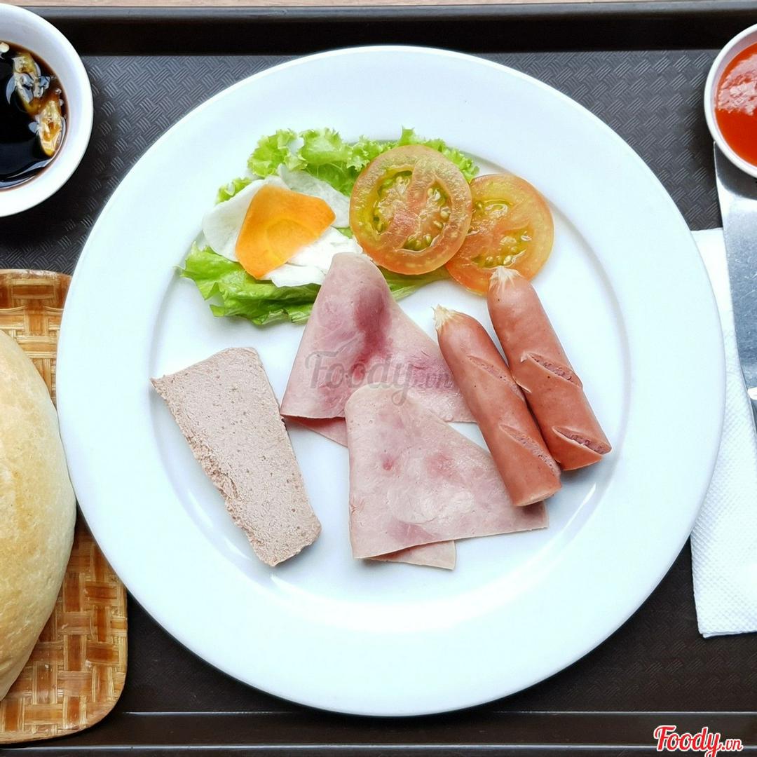 pate-xuc-xich-thit-nguoi