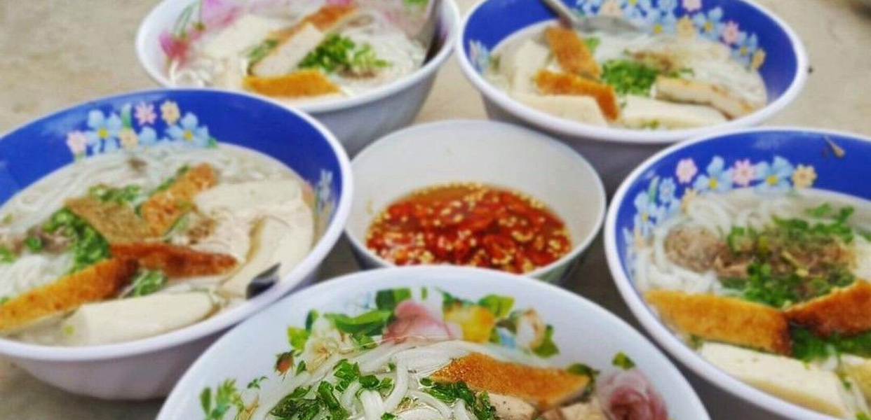 co-hai-quyen-banh-canh-cha-ca-phan-thiet