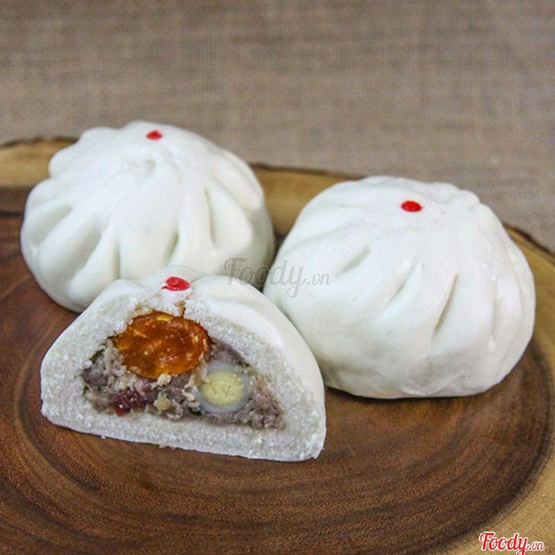 banh-bao-trung-muoi-trung-cut-xa-xiu