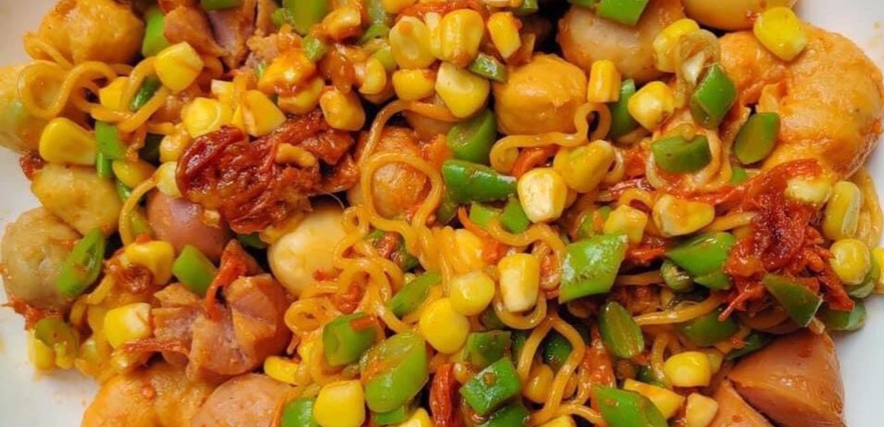 tim-food-mi-tron-indomie-o-an-vat-hong-ha