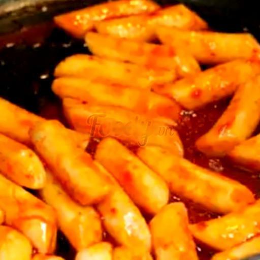 banh-gao-chien-sot-cay