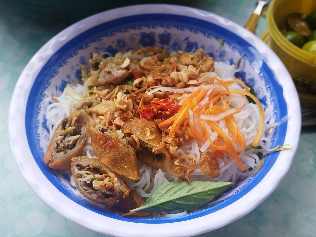 bun-thit-xao-cha-gio