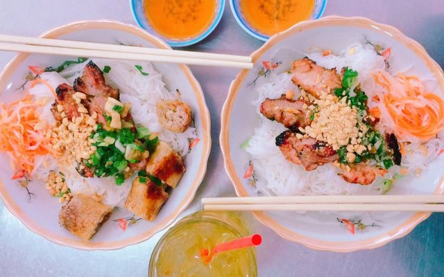 bun-thit-nuong-tien-bao-chung-cu-ngo-gia-tu