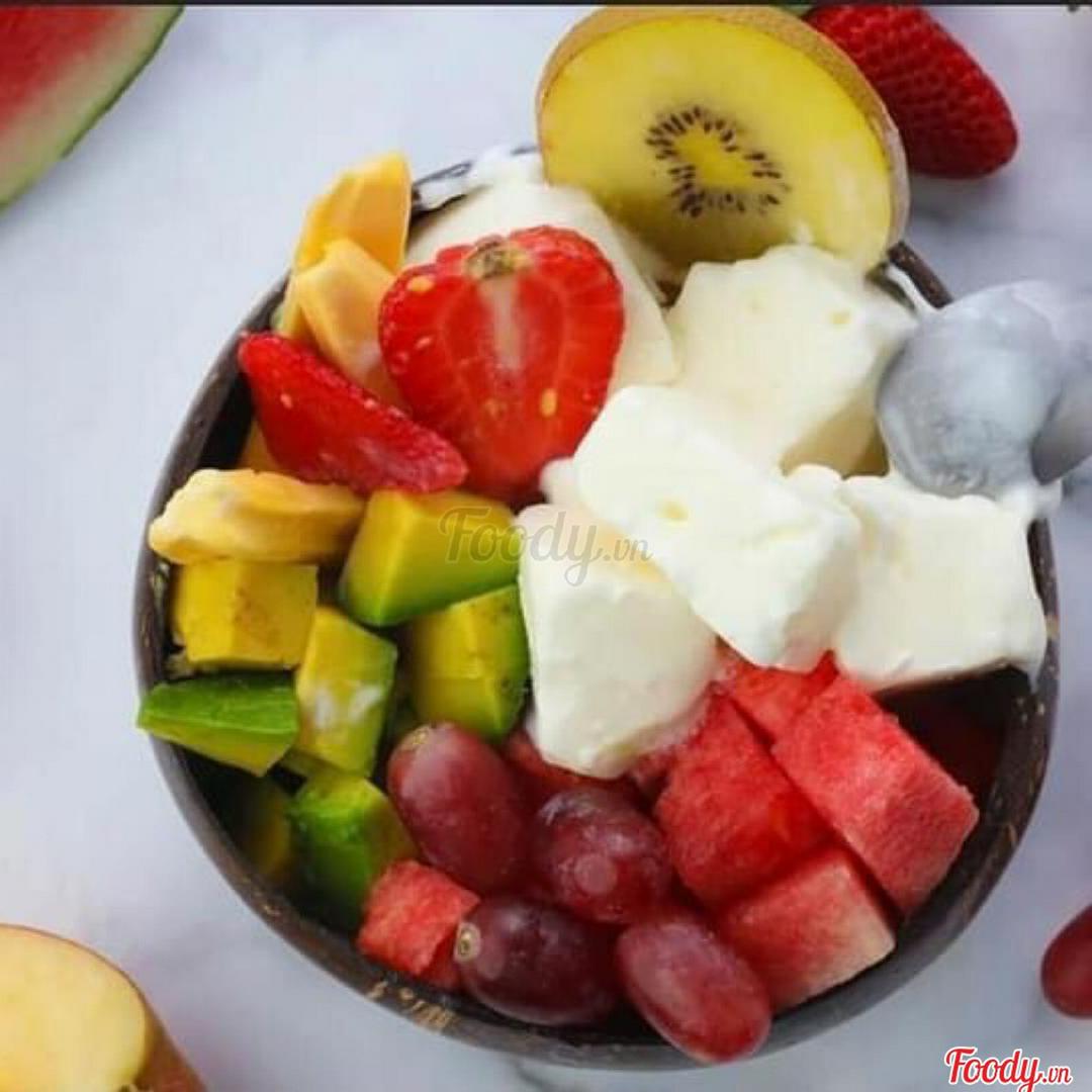 sua-chua-deo-trang-mix-3-loai-hoa-qua