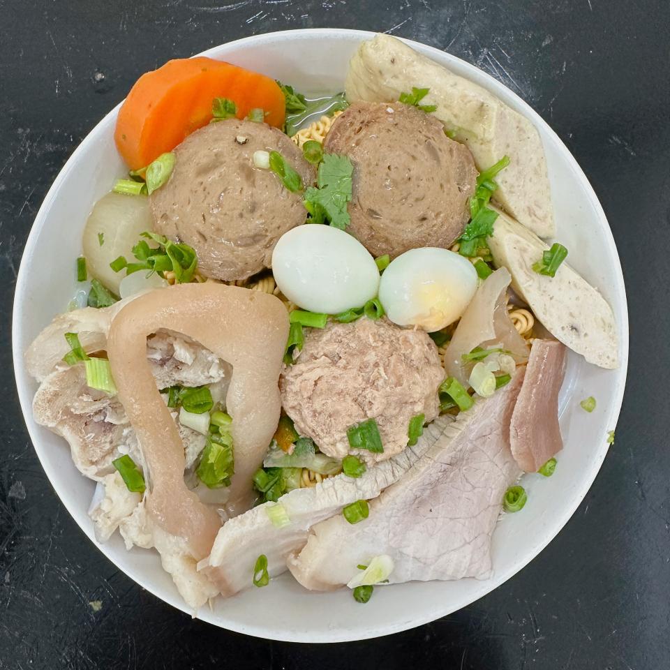 soup-gio-full-topping-an-mai-k-het