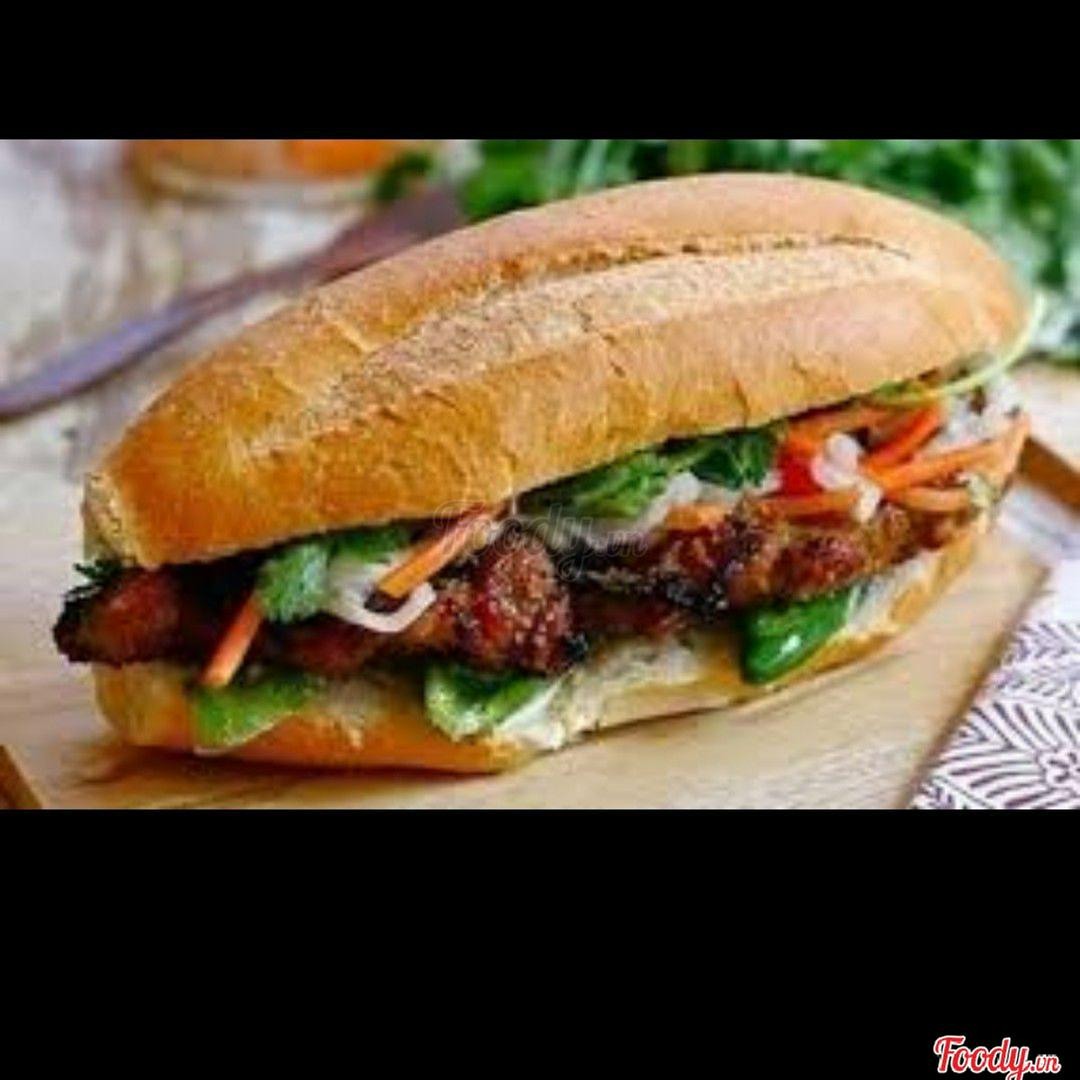 banh-mi-bo-trung-pho-mai-keo-soi