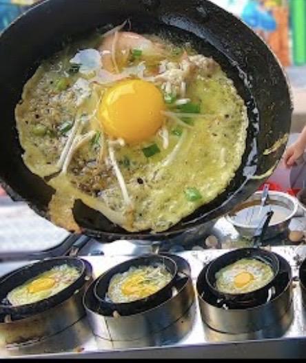 1-suat-banh-xeo-tom-thit-trung-op-la-2-cai