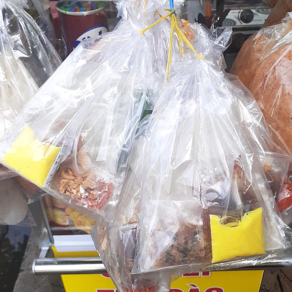 banh-trang-cham-sot-me-bo