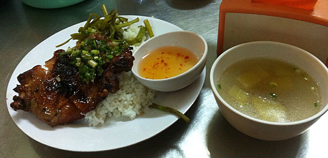 nga-com-trua-binh-dan-tran-thai-tong