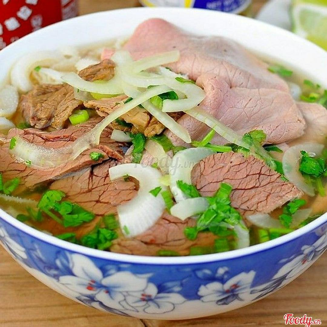 pho-nam-a-bao-gom-hop-dung-cu-an-uong