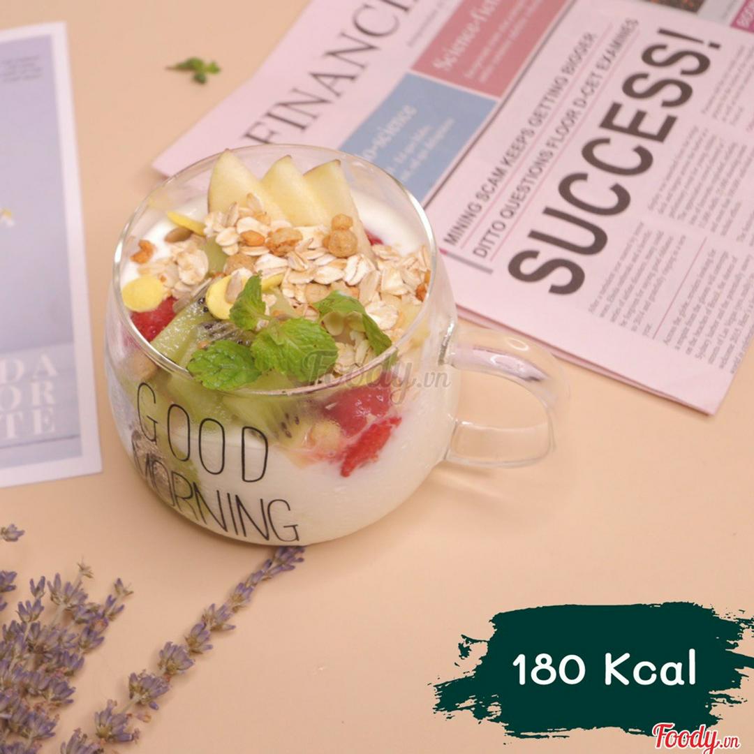 sua-chua-ngu-coc-180kcal
