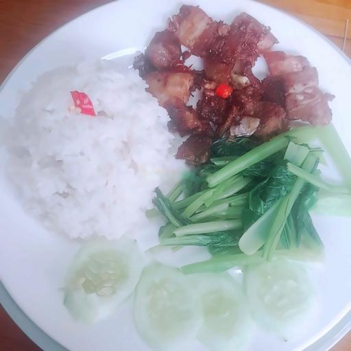 com-ba-chi-heo-rang-chay-canh