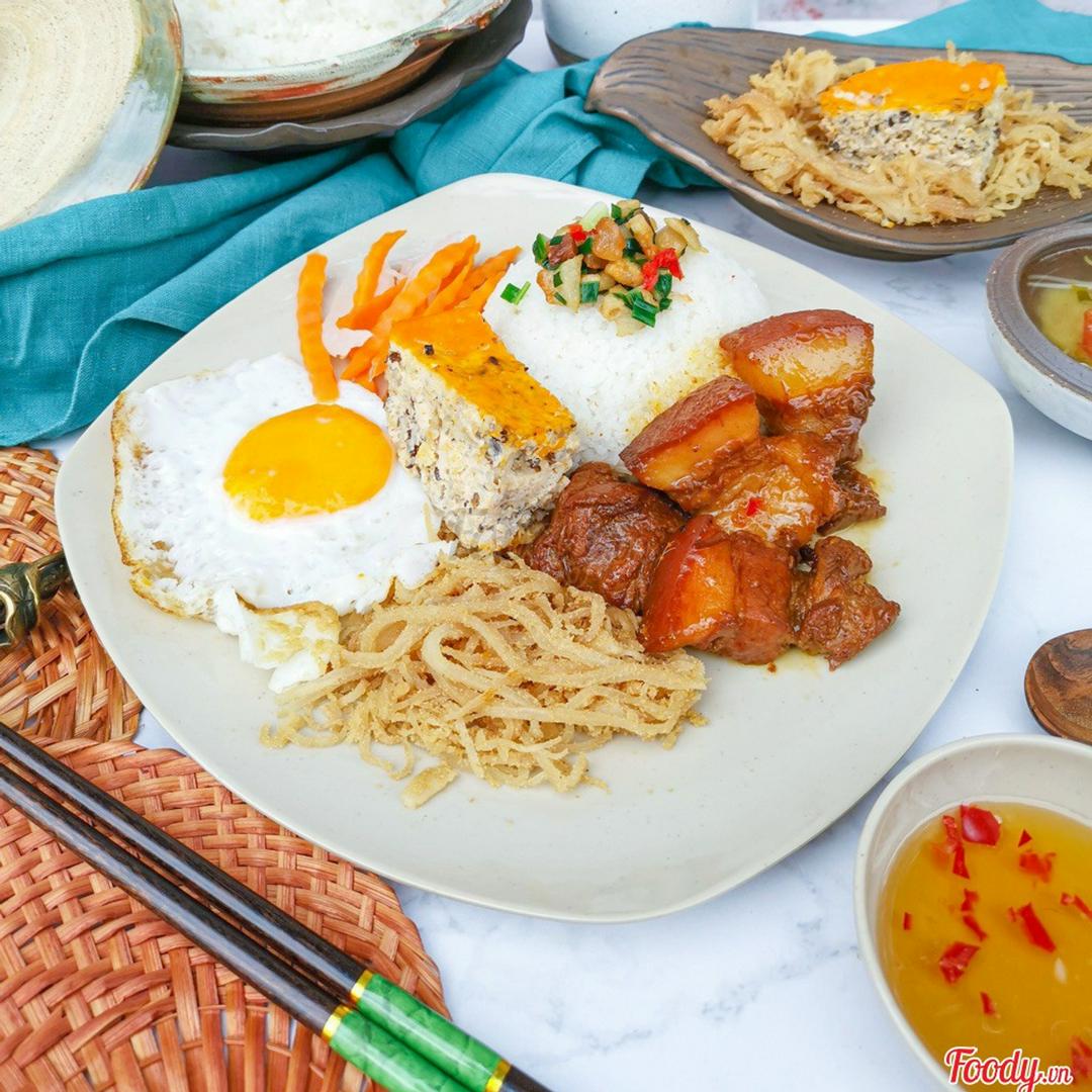 com-tam-thit-kho-bi-cha-trung