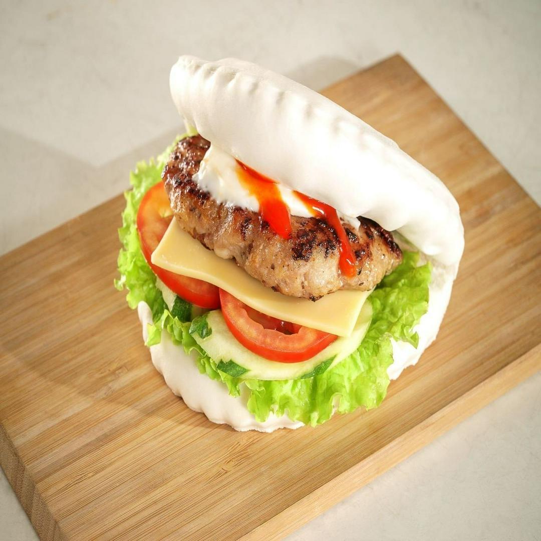 bao-kep-thit-burger-bo-uc-ac-biet-pho-mai