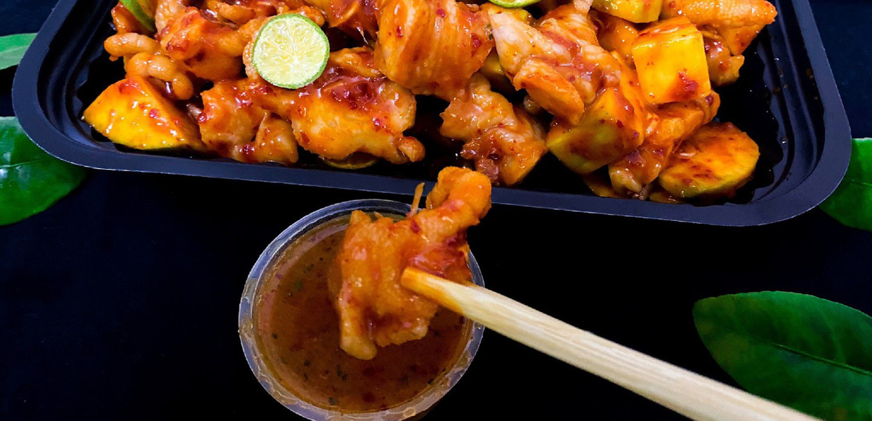 bep-be-map-chan-ga-rut-xuong-sa-tac-tay-thanh