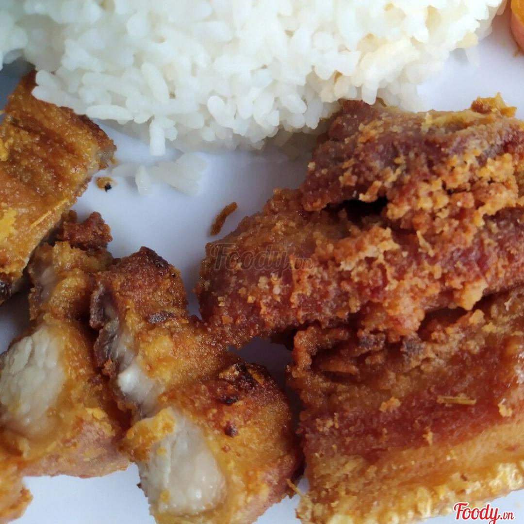 com-tam-ba-roi-chien-nuoc-mam