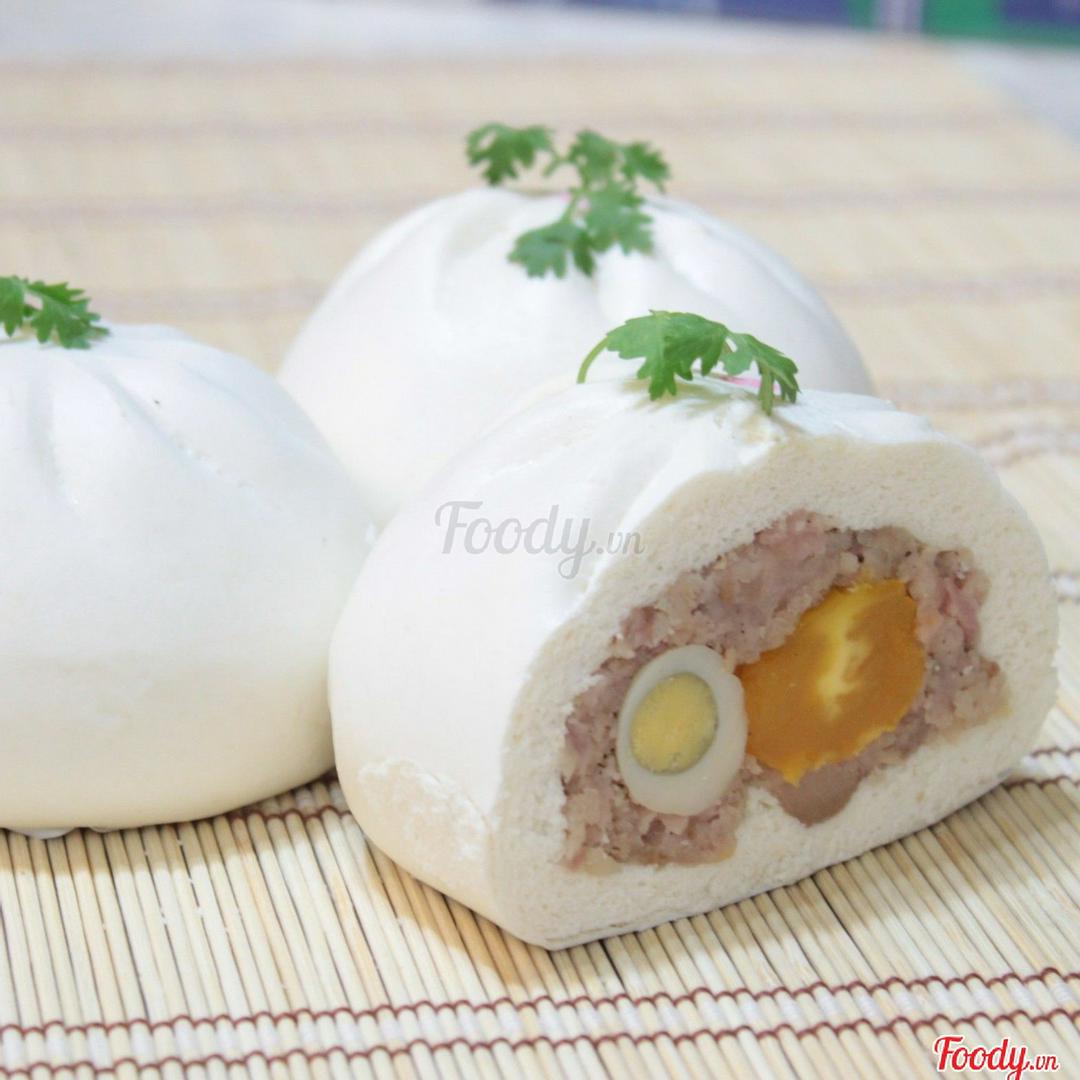 banh-bao-2-trung-cut