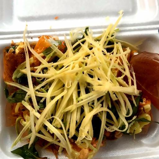 banh-trang-cuon-sot-me-lon