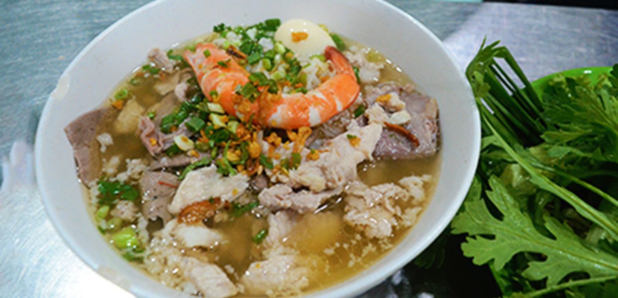 co-loan-c8-hu-tieu-nam-vang-phan-inh-giot