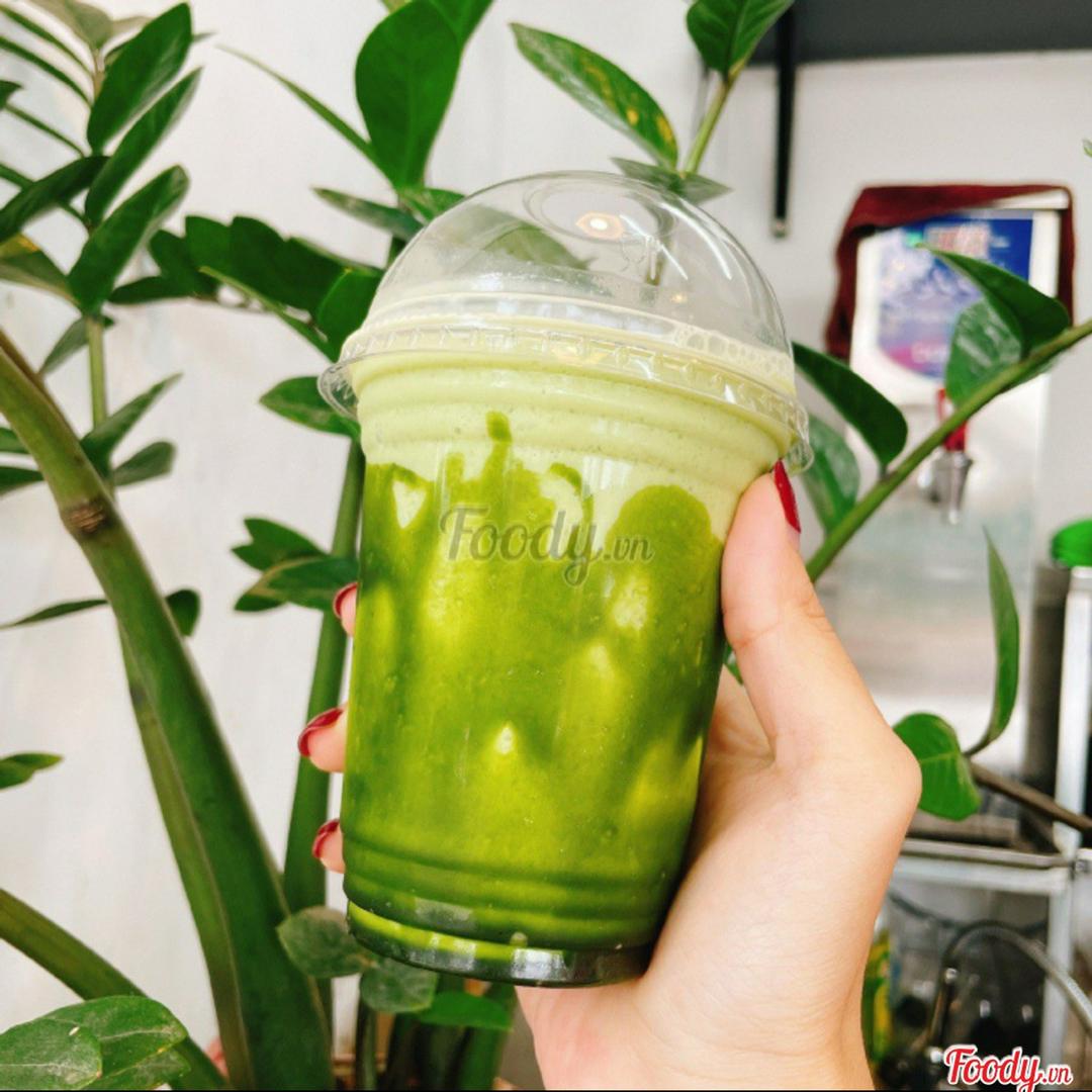 sua-chua-uong-matcha