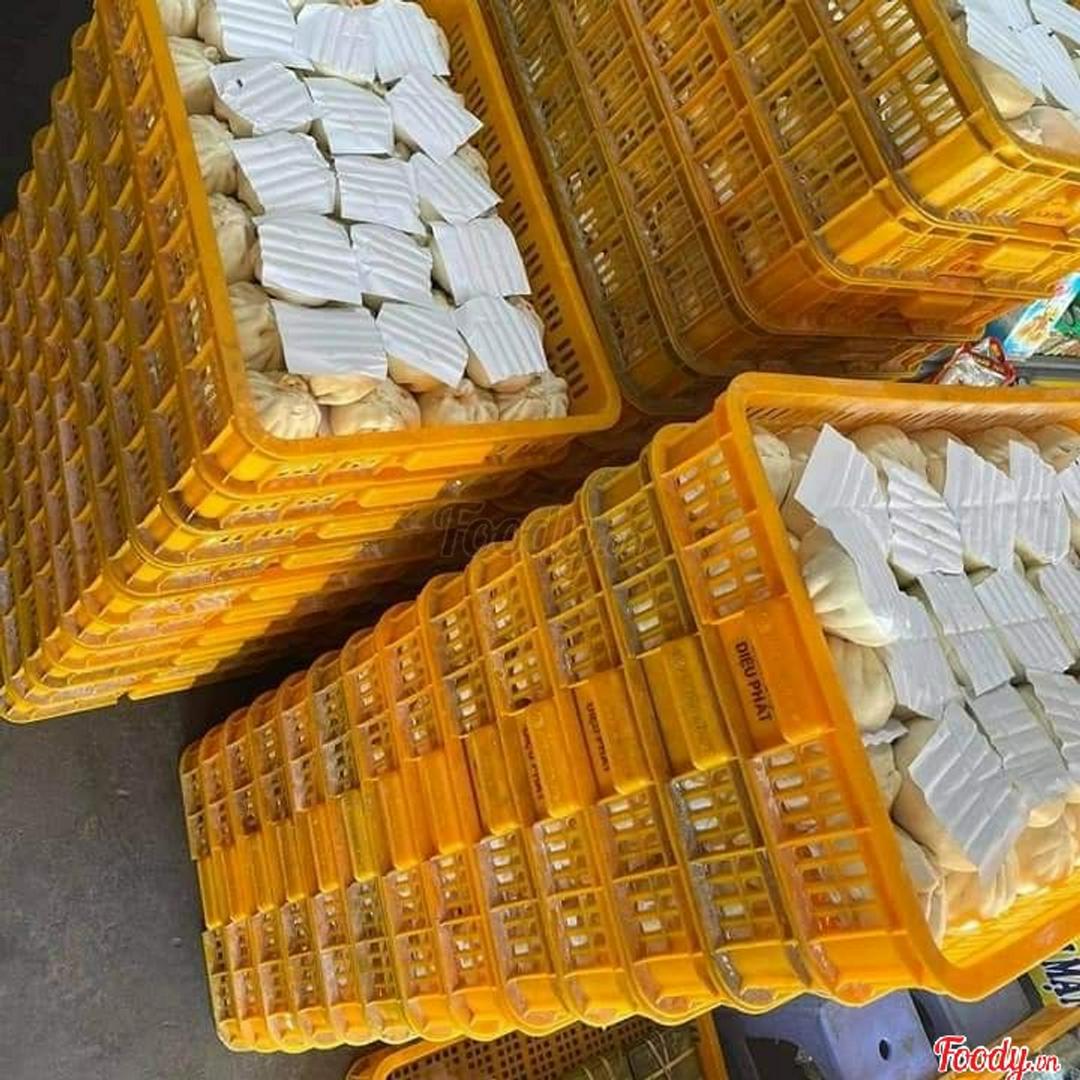 banh-bao-2-trung-cut-chua-hap