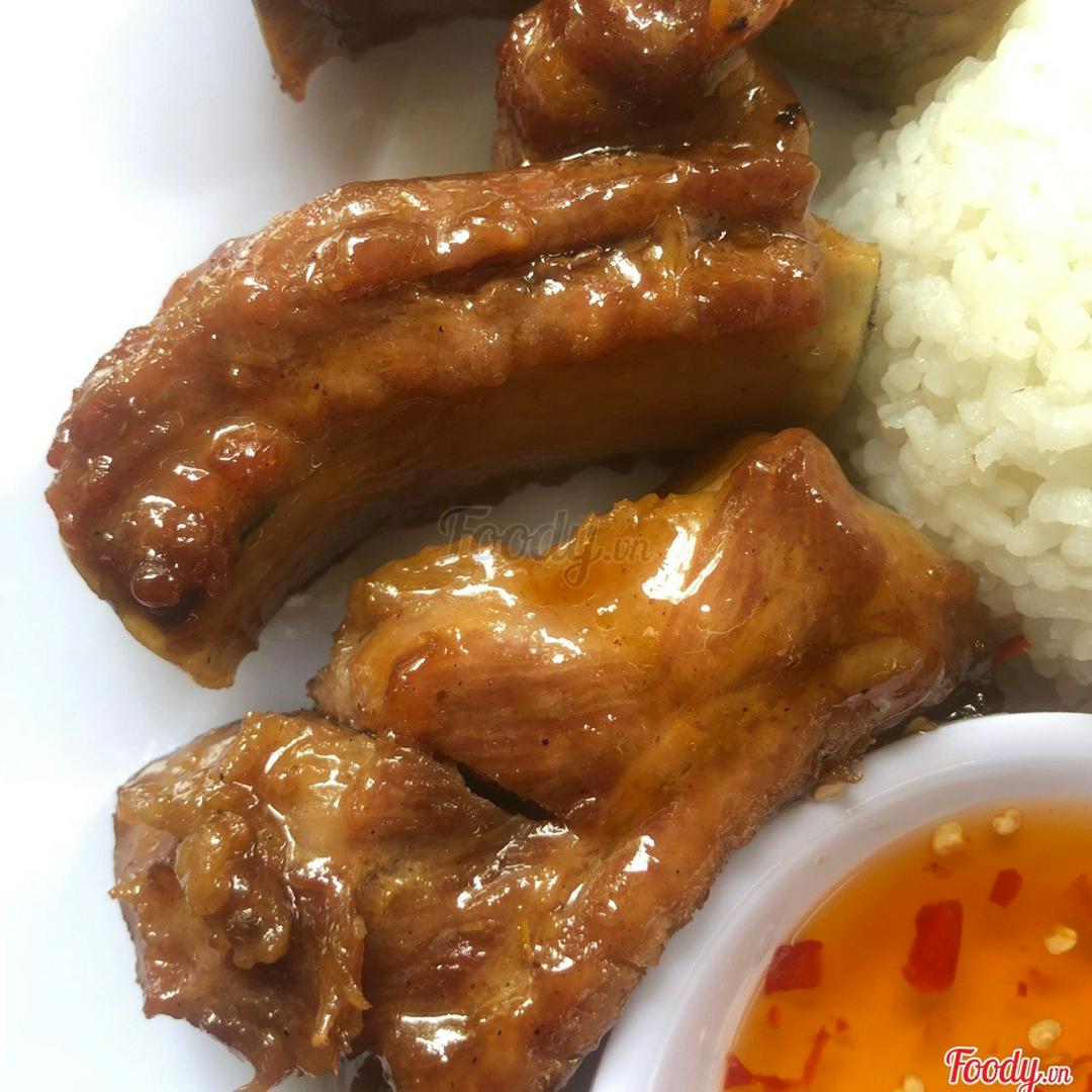 com-tam-suon-non-chien-nuoc-mam