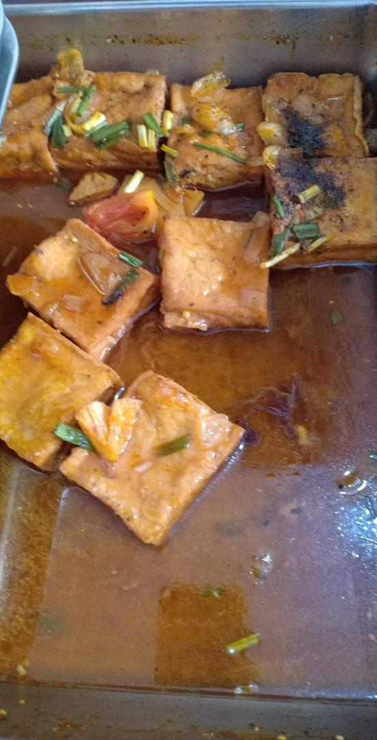 com-au-hu-don-thit-chay-sot-ca-chua-rau