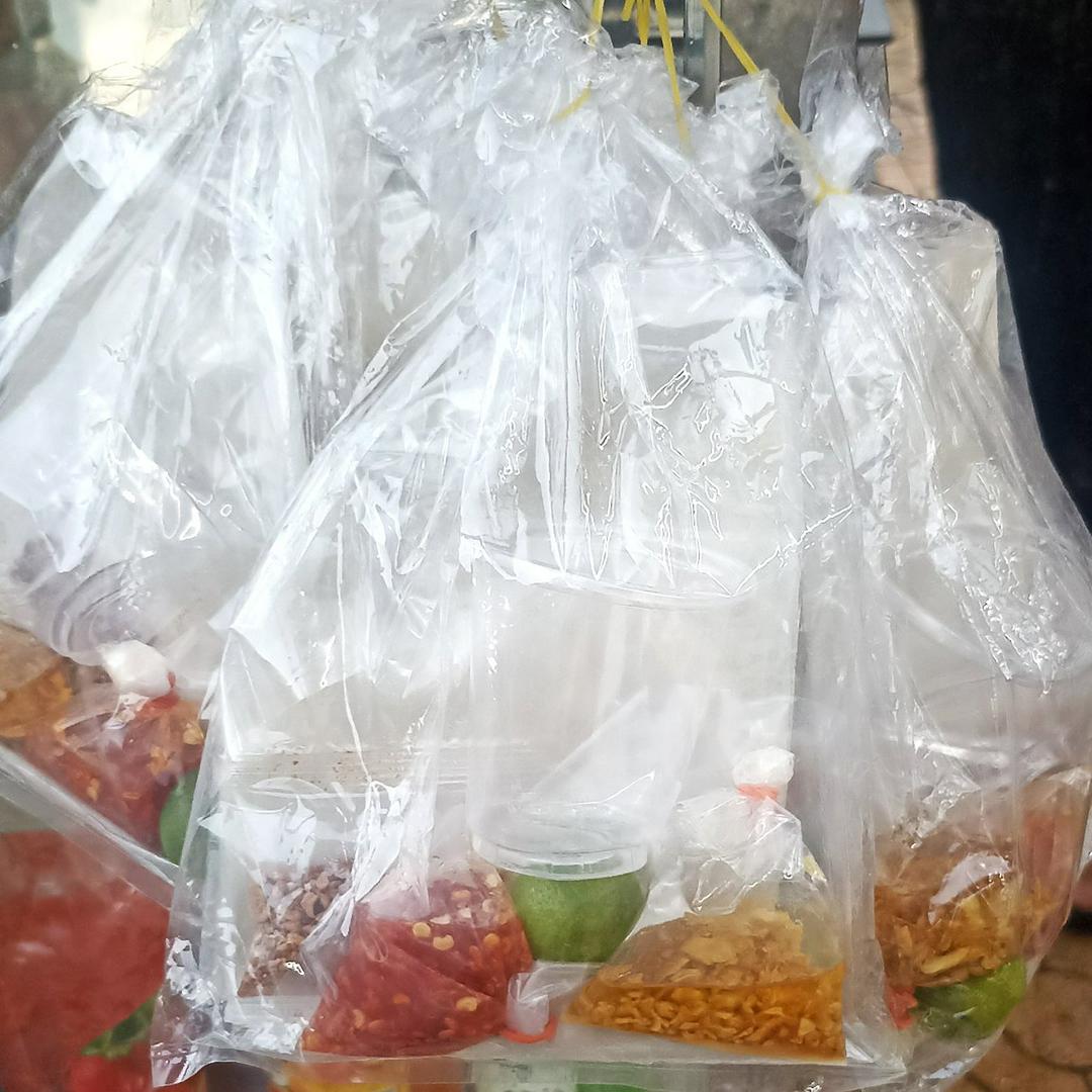 banh-trang-cham-sot-ot-rim