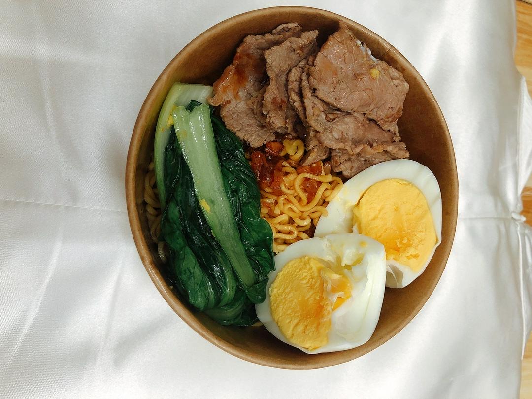 mi-tron-thit-heo-rau-nam-trung-trung-op-la